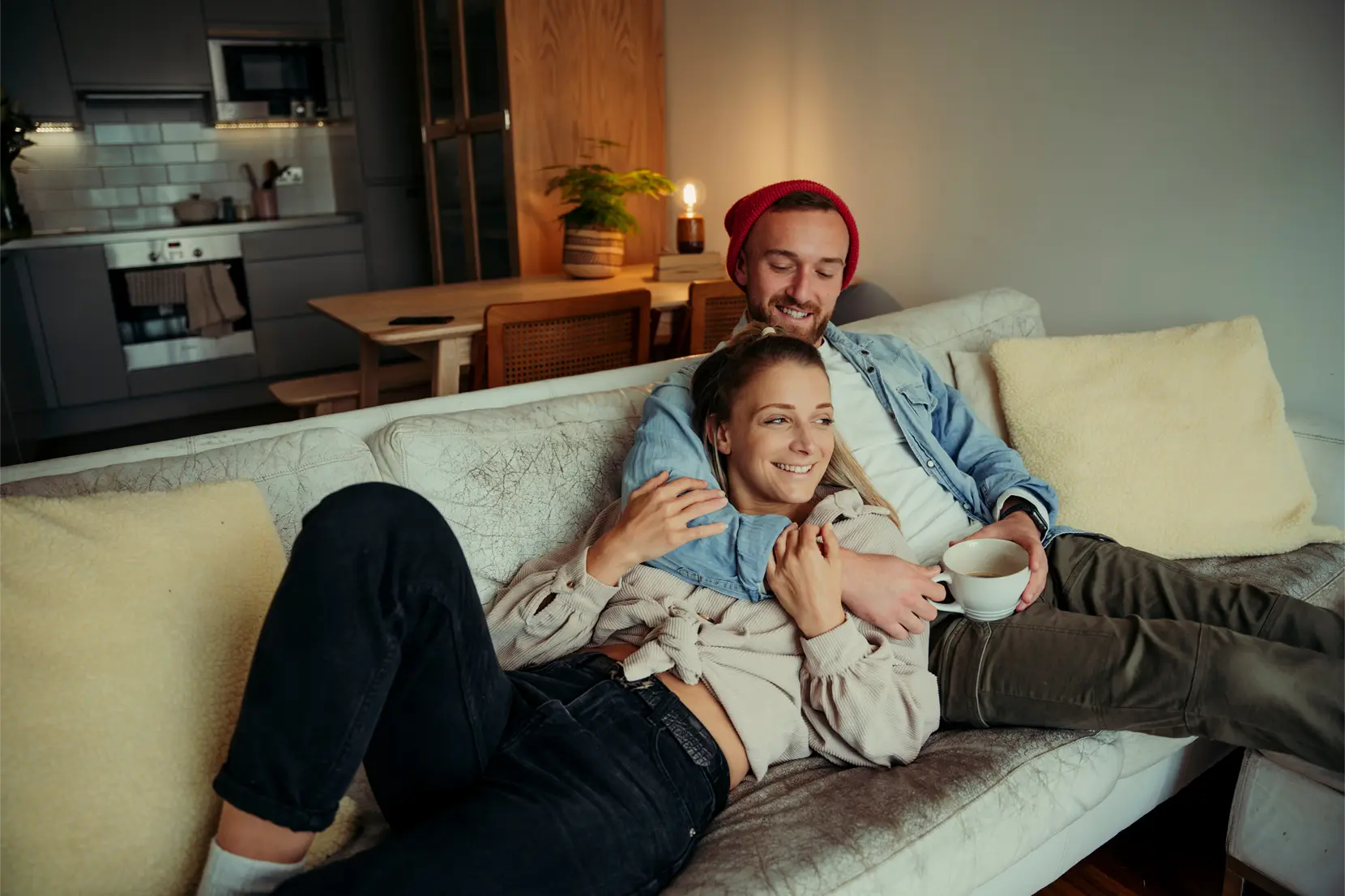couple dans un salon avec condensation