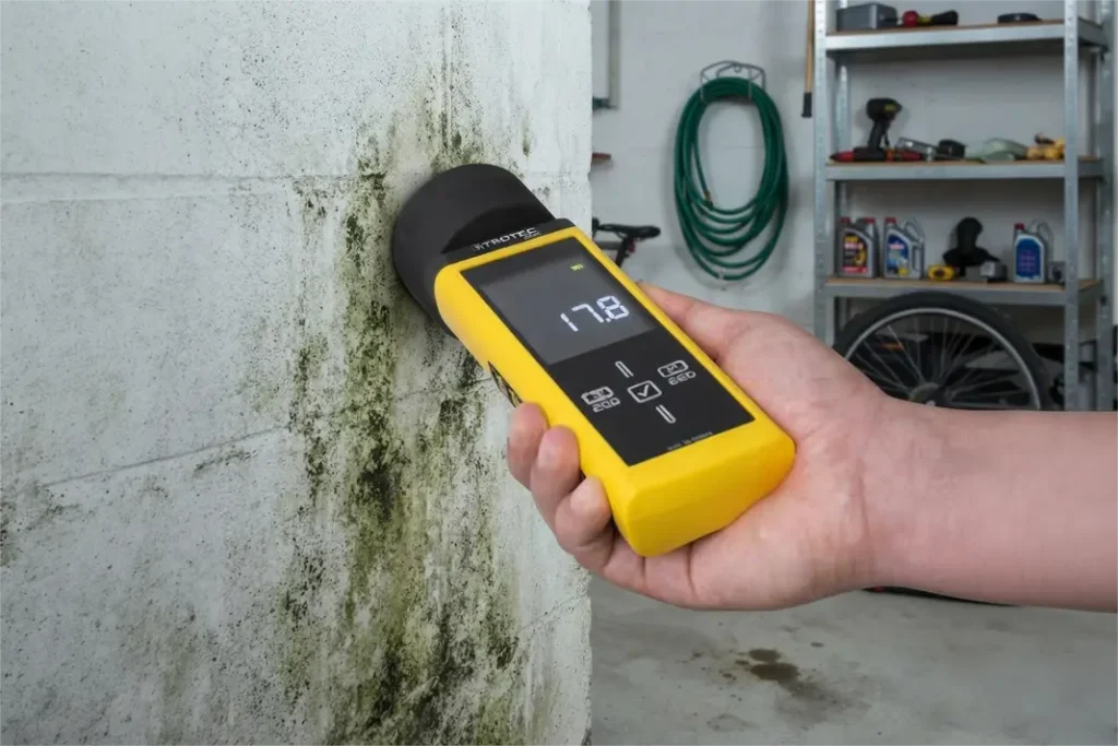 Diagnostic humidité avec outil de mesure professionnel